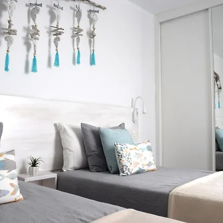 La Palmera - 2 Bedroom - Playa Roca Sea Front Access - Pool View - Free Ac - Wifi Daire *