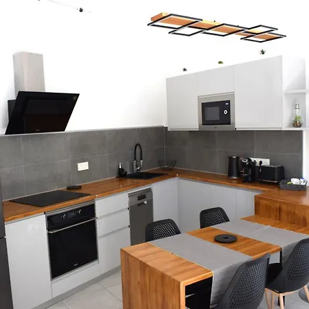 La Palmera - 2 Bedroom - Playa Roca Sea Front Access - Pool View - Free Ac - Wifi * Costa Teguise