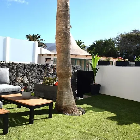 La Palmera: Beachfront With Pool View Costa Teguise