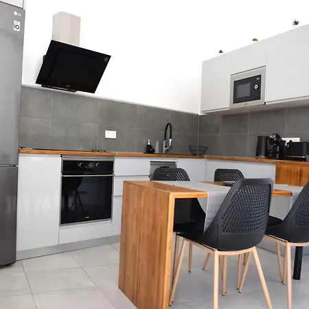 La Palmera - 2 Bedroom - Playa Roca Sea Front Access - Pool View - Free Ac - Wifi