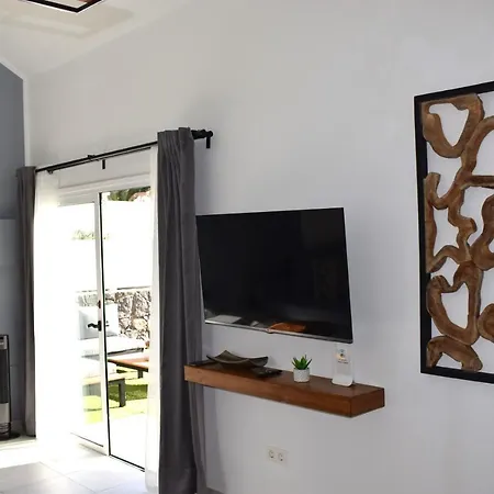 La Palmera: Beachfront With Pool View Costa Teguise