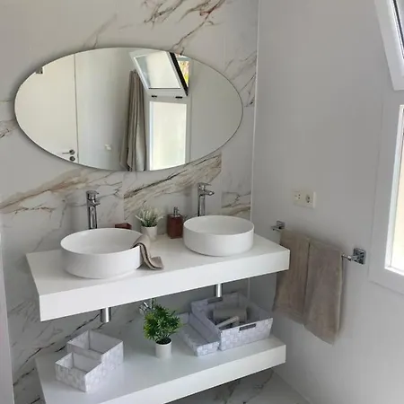 La Palmera - 2 Bedroom - Playa Roca Sea Front Access - Pool View - Free Ac - Wifi