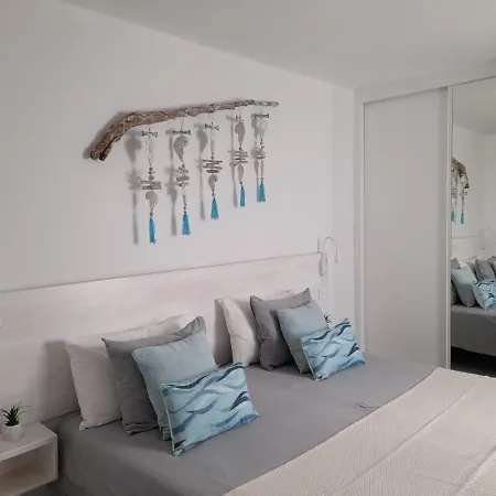 La Palmera: Beachfront With Pool View Apartment Costa Teguise