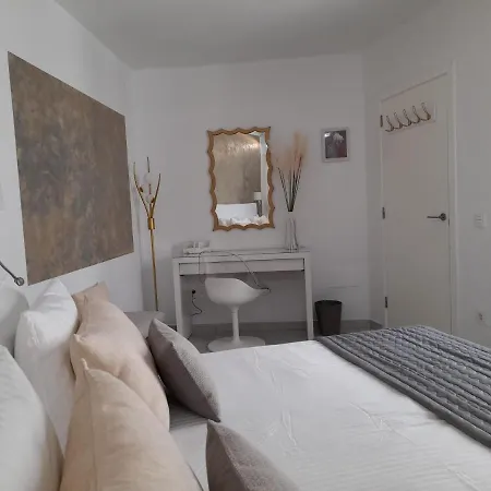 La Palmera - 2 Bedroom - Playa Roca Sea Front Access - Pool View - Free Ac - Wifi *