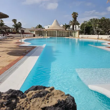 La Palmera: Beachfront With Pool View Apartment Costa Teguise