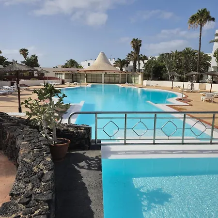 La Palmera: Beachfront With Pool View * Costa Teguise