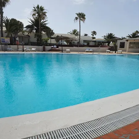 La Palmera: Beachfront With Pool View Apartment
